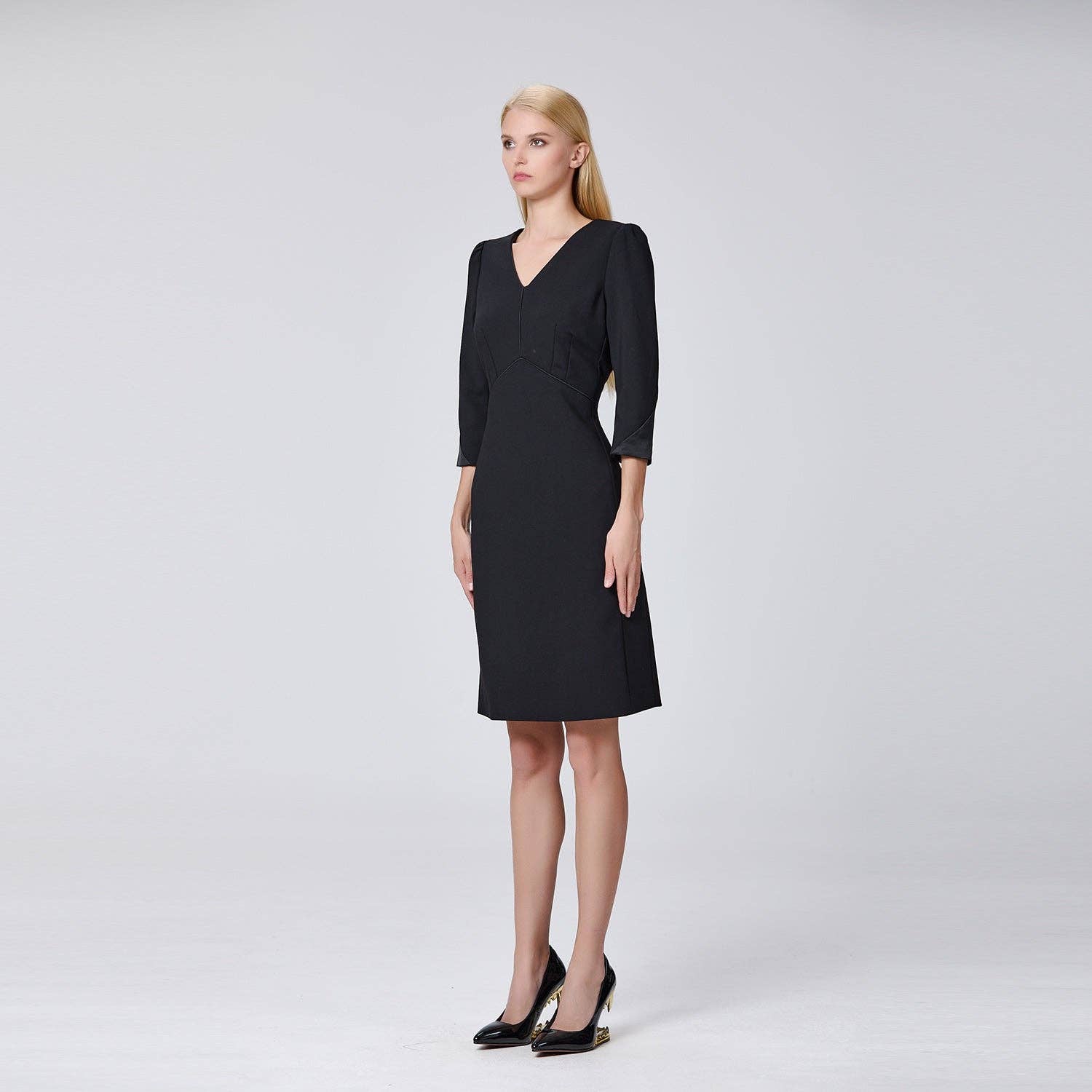 Smart and Joy - Wholesale Dress - Women's - Fitted dress with V-neckline8