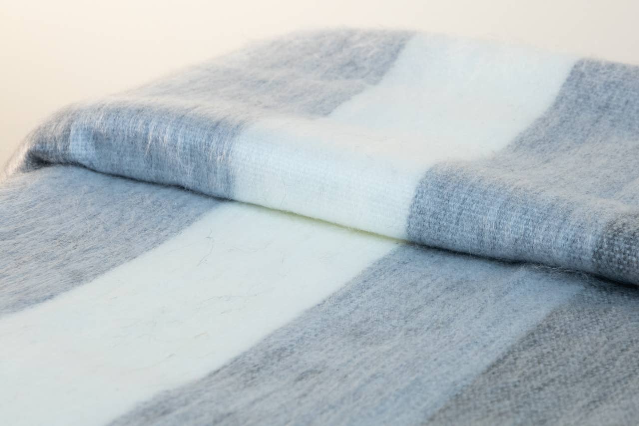 Amor ala Vida - Wholesale Throw Blanket - Alpaca Lap Blanket38