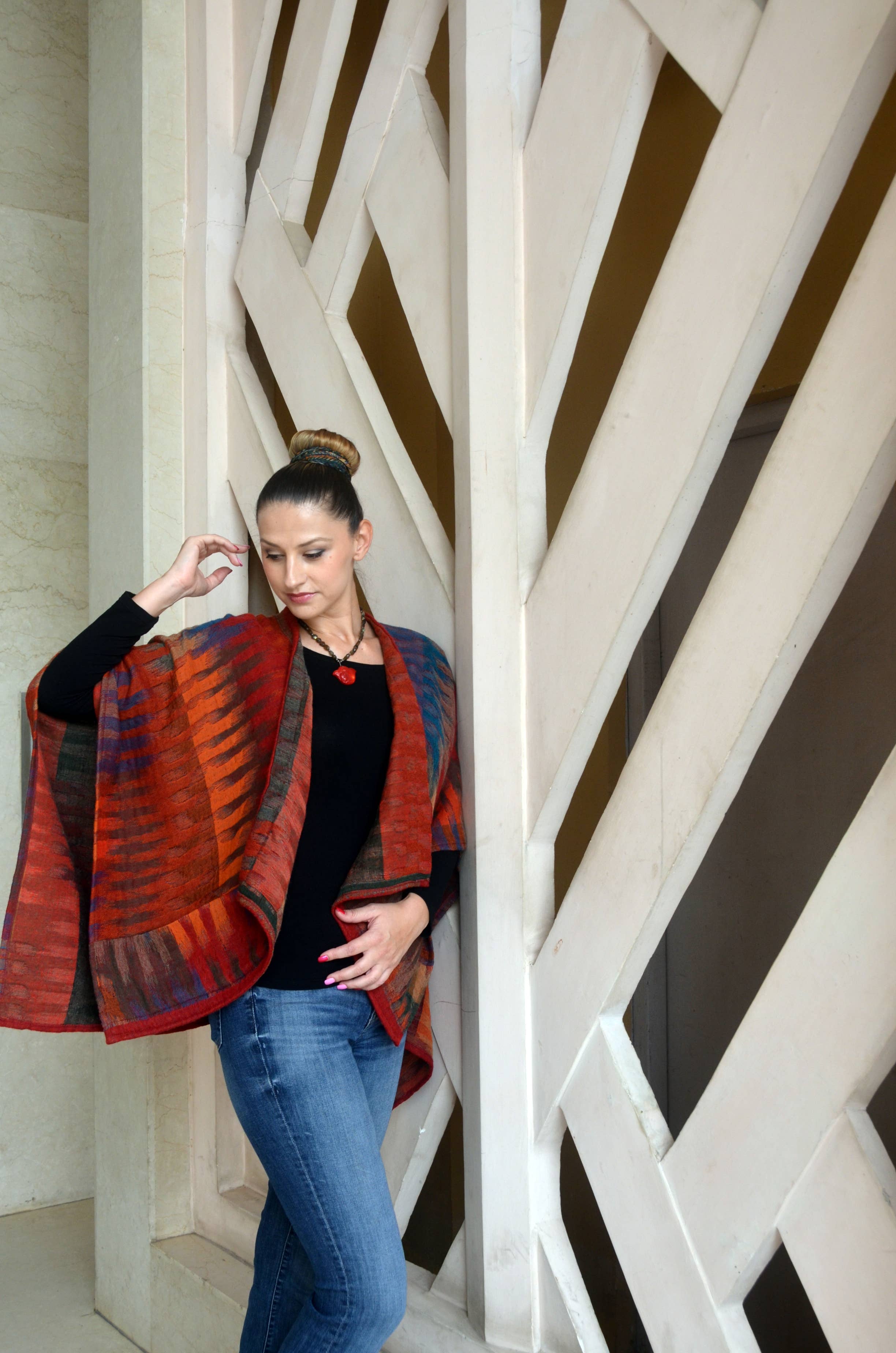 In Style Scarves - Vendita all'ingrosso Poncho - Donna - 515/Mantella Poncho~Rosso Marocco3