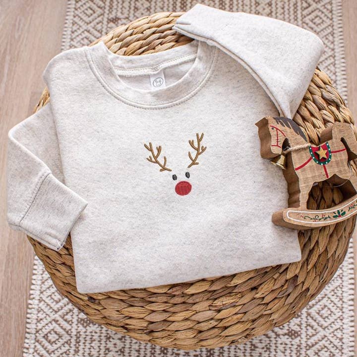 Felpa Ricamata per Bambini con Renna, Regalo Coordinato per la Famiglia per la vendita all'ingrosso da parte di ART OF DOTS
