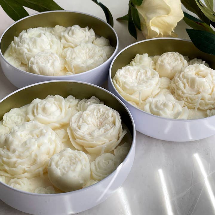 Akivodu Candles - Wholesale Novelty Candle - Blooming Flowers Candle 16 oz - multiple scents