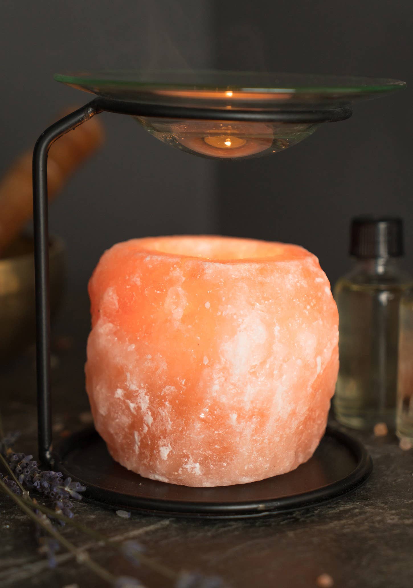 Namaste – Großhandel Öl-Wärmer – Salzölbrenner aus Himalayasalz mit Metallständer0