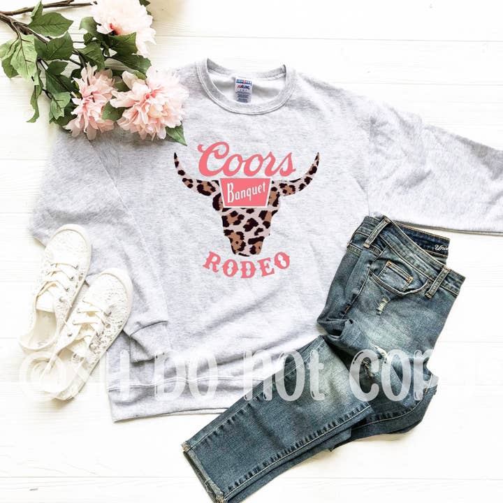 Sweat-shirt rose à motif léopard Coors pour la vente par The Sassy Heifer