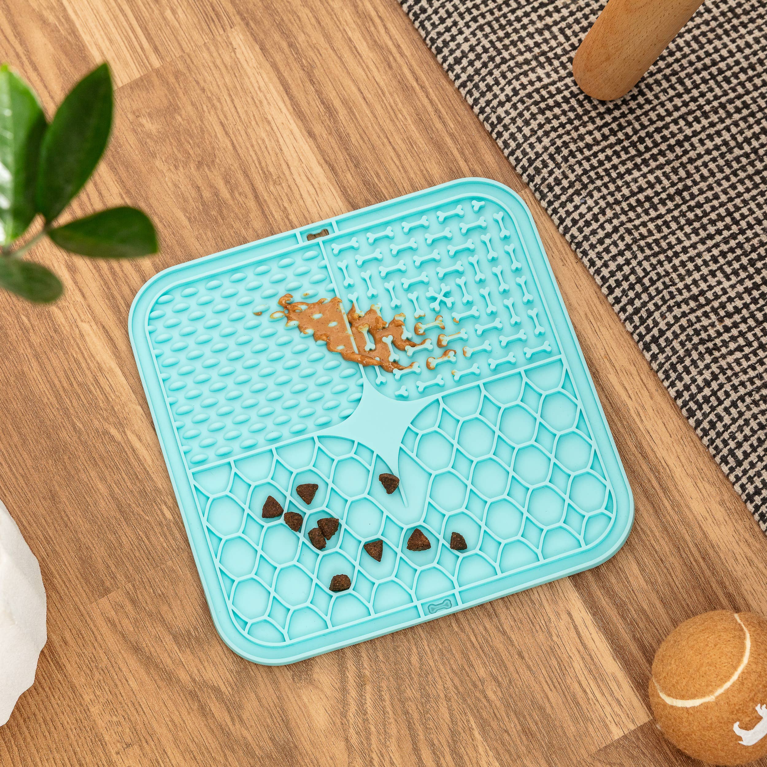 Park Life Designs – wholesale Pet food mat – Dog – Calming Lick Mat17