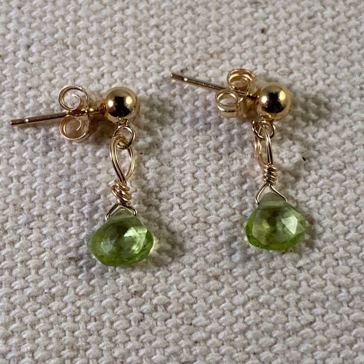 Boucles d'oreilles à tige en or 14 carats avec pierres précieuses ou perles pour la vente par wild pearl