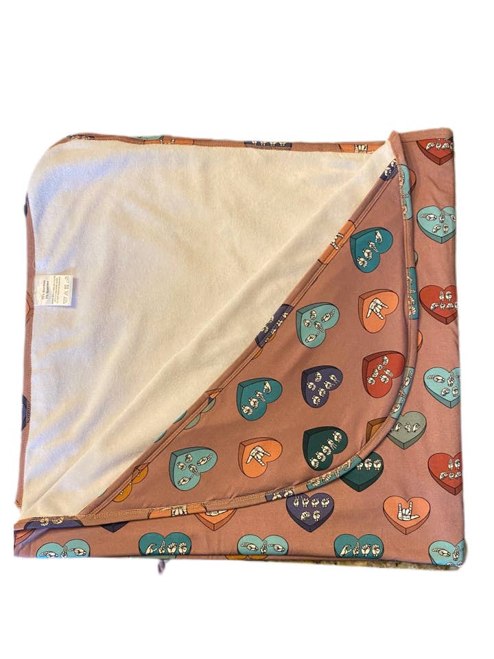 Serviette Jami pour la vente par Brooke and Peyton