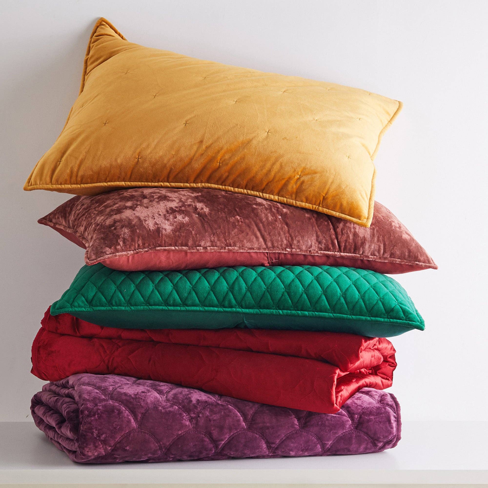 Rood BH Caserta dekbed in fluweelrood voor groothandel op Faire6