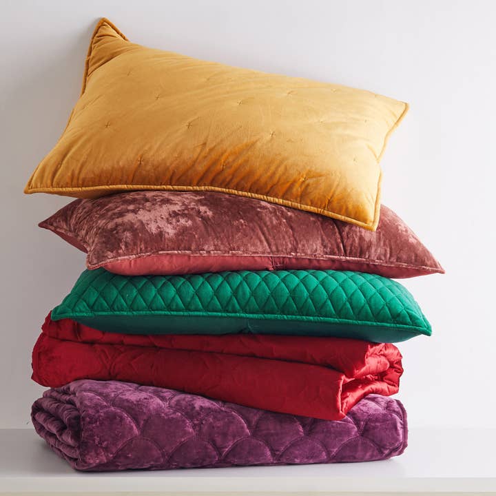 Rood BH Caserta dekbed in fluweelrood voor groothandel op Faire6