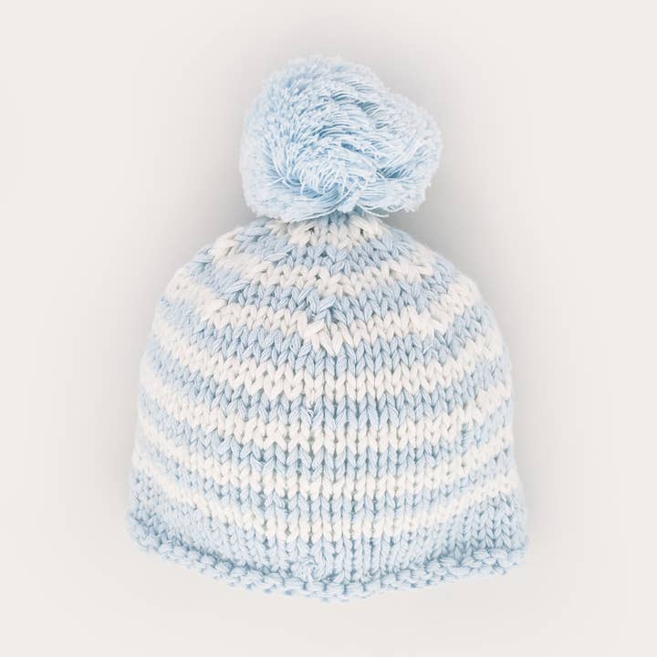 Bonnet à pompon bleu pour nouveau-né pour la vente par Huggalugs