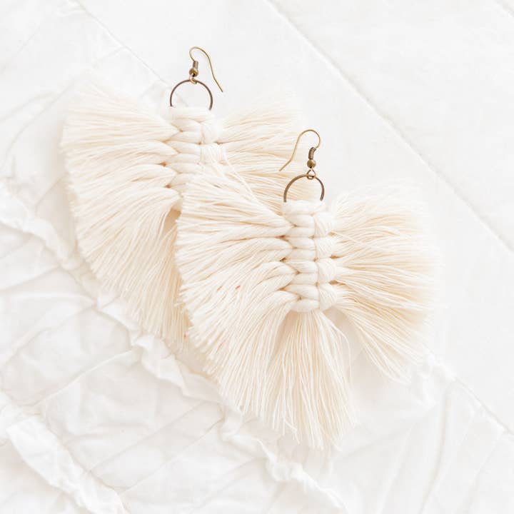 „Jeg tror, jeg kan flyve - Macrame Feather Øreringe for engroshandel hos bohoLIVING