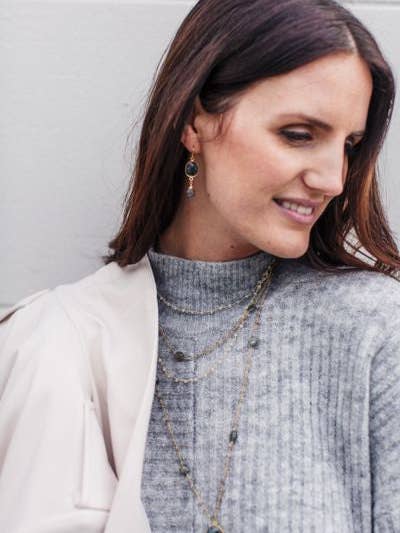 Boucle d'oreille Victoria Ojai en labradorite pour la vente par A Blonde and Her Bag