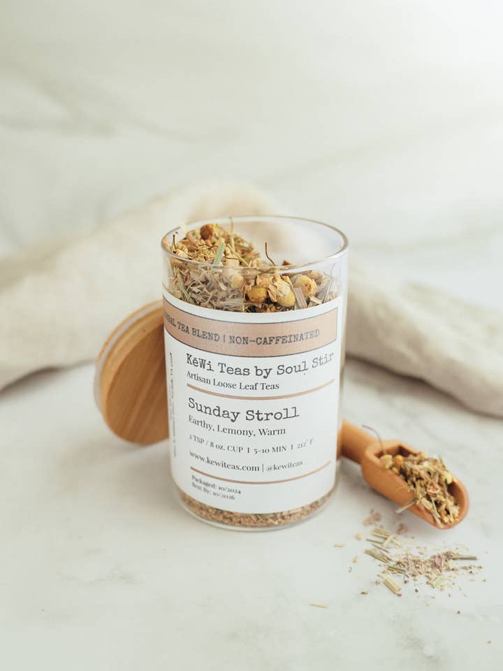Söndagspromenad | Lugnt Kamomillte-blandning för wholesale av KēWi Teas by Soul Stir