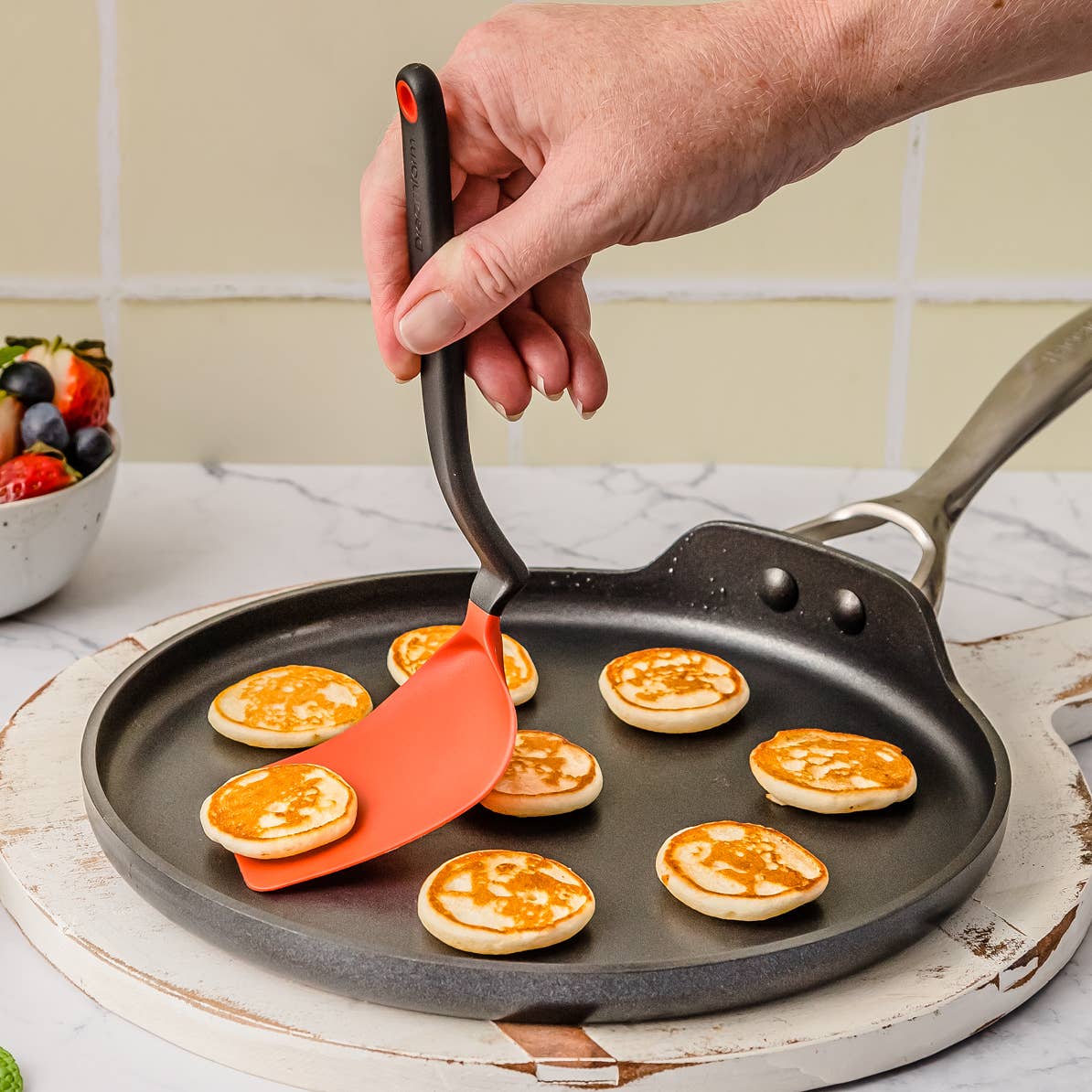 Dreamfarm - Wholesale Kitchen Tool/Gadget - Mini Chopula - Chopping Sit Up Spatula - Jar3