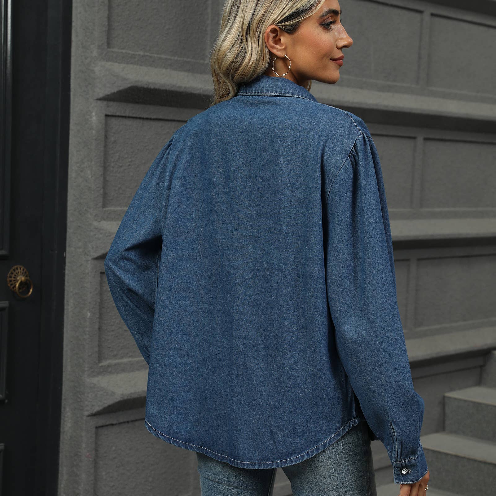 Blau Geknöpftes Langarmhemd aus gewaschenem Denim für den Großhandel auf Faire7