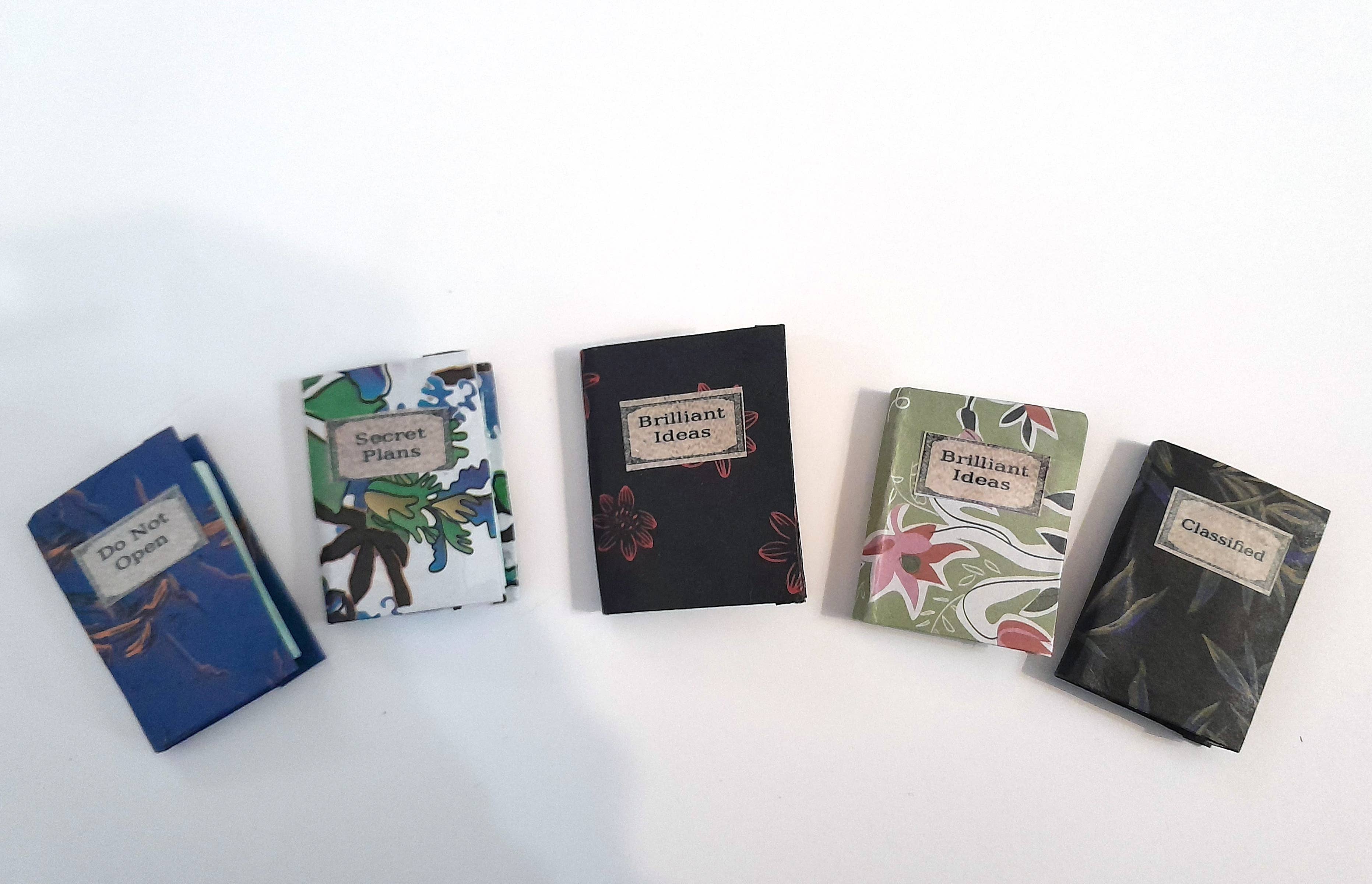 SUPERAWWWSOME - Vendita all'ingrosso Regalini per gli invitati - Mini Libri, Miniatura Casa delle Bambole Piccolo Diario Bomboniera1