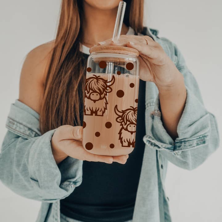 SKS Design Studio - Wholesale Drinking Glass/Cup - Highland Cow | 20 oz Glass Tumbler with Bamboo Lid & Straw