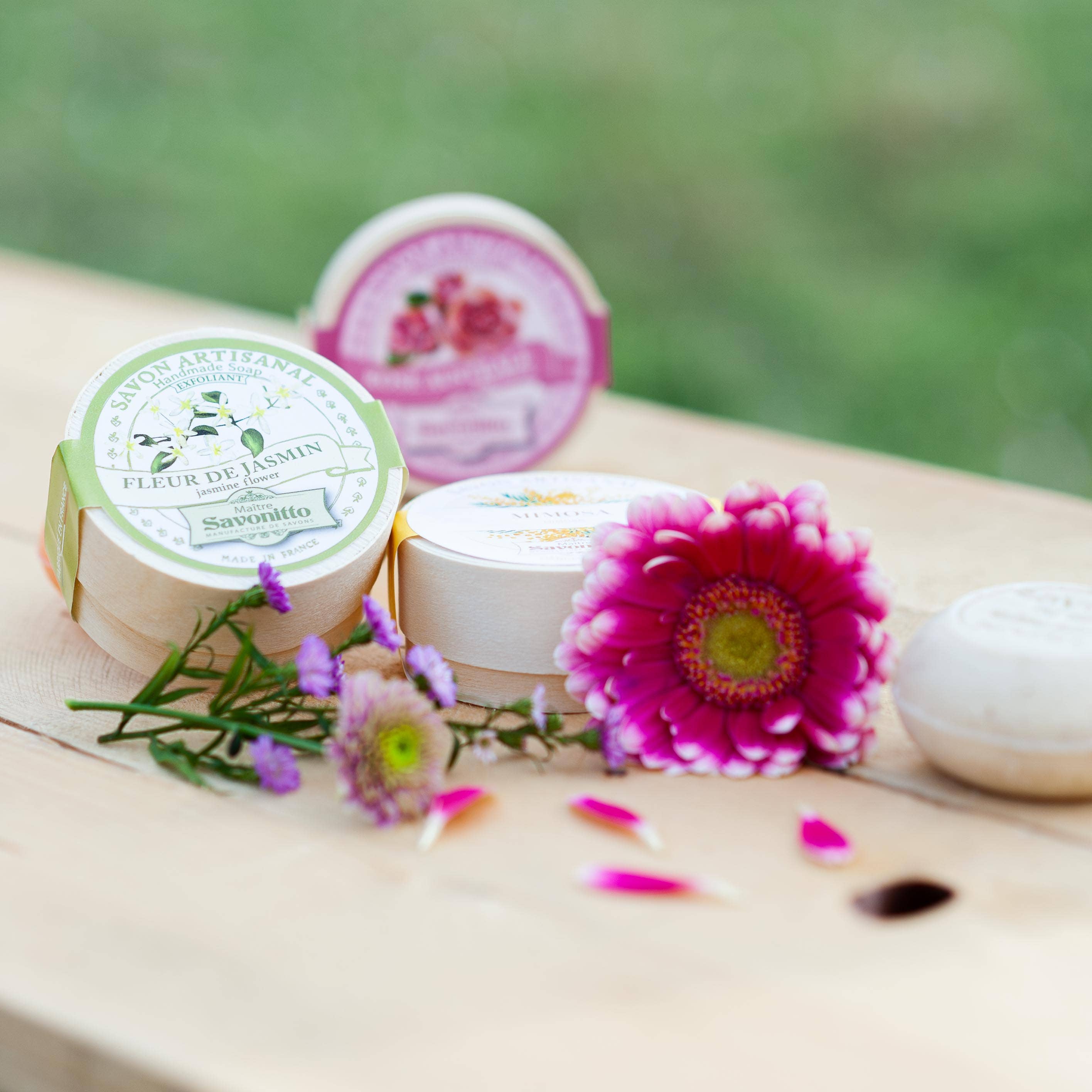 MAITRE SAVONITTO – Engroshandel Sæbestykke – Jasmin sæbe i trækasse 100 g1