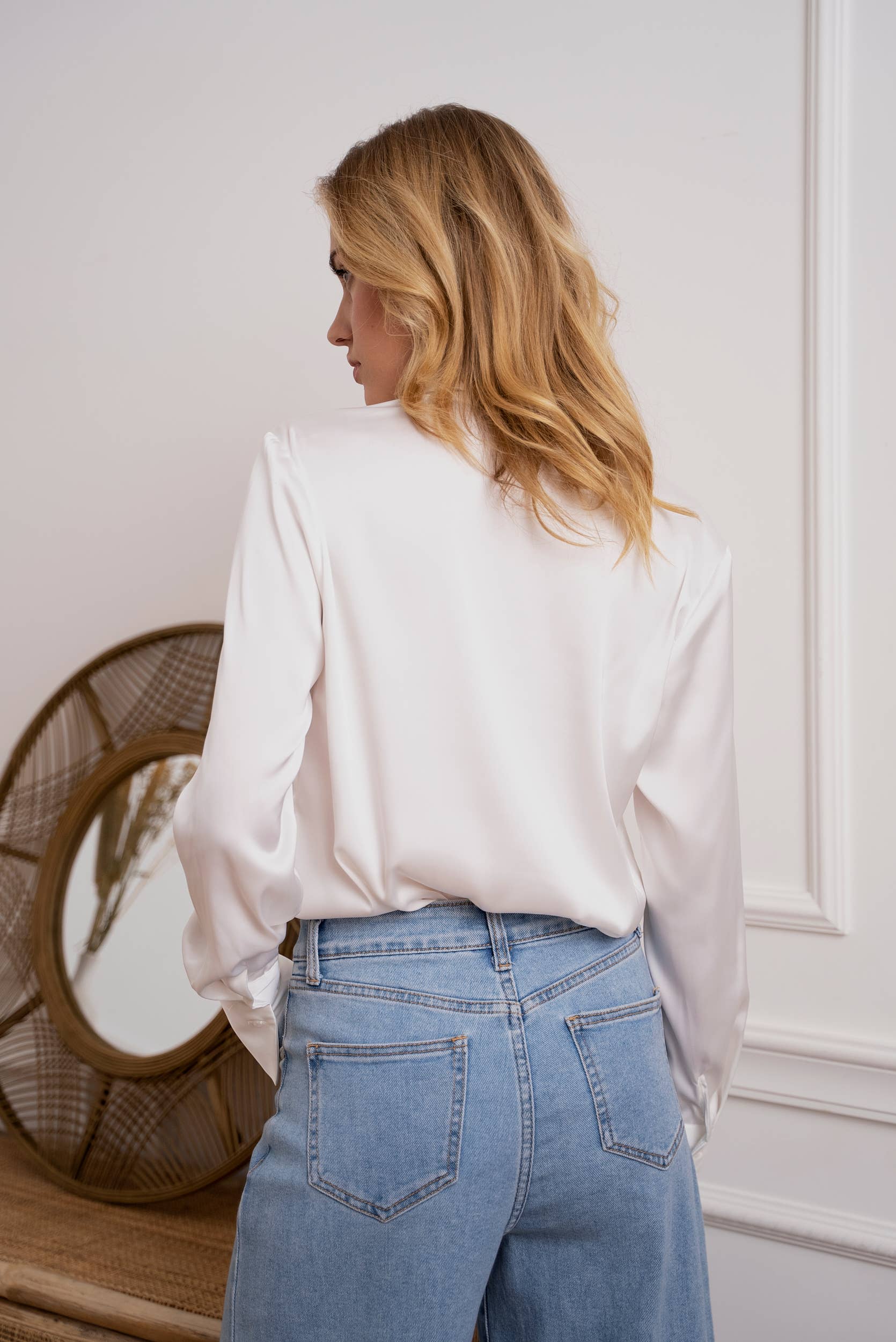 Attentif Paris - Wholesale Button Down Shirt - Women's - Satin shirt with classic notched collar3