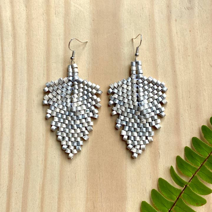 Los Colores de la Tierra - Vente Boucles d'oreilles pendantes - Petites boucles d'oreilles en forme de pointe de flèche perlées - 8 couleurs disponibles3