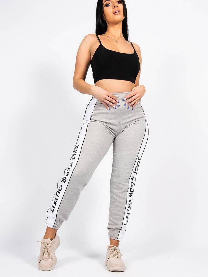 GRÅ JOGGINGBYXOR MED SLOGAN för wholesale av J5FASHION