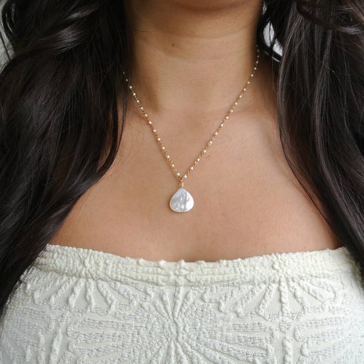 Edgy Petal Jewelry - Wholesale Pendant/Charm Necklace - Mother of Pearl Shell Necklace White Enamel Satellite Chain