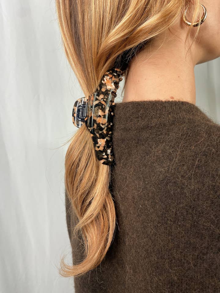 Margaux clip - Zwart en beige voor wholesale door Scrunchie is back