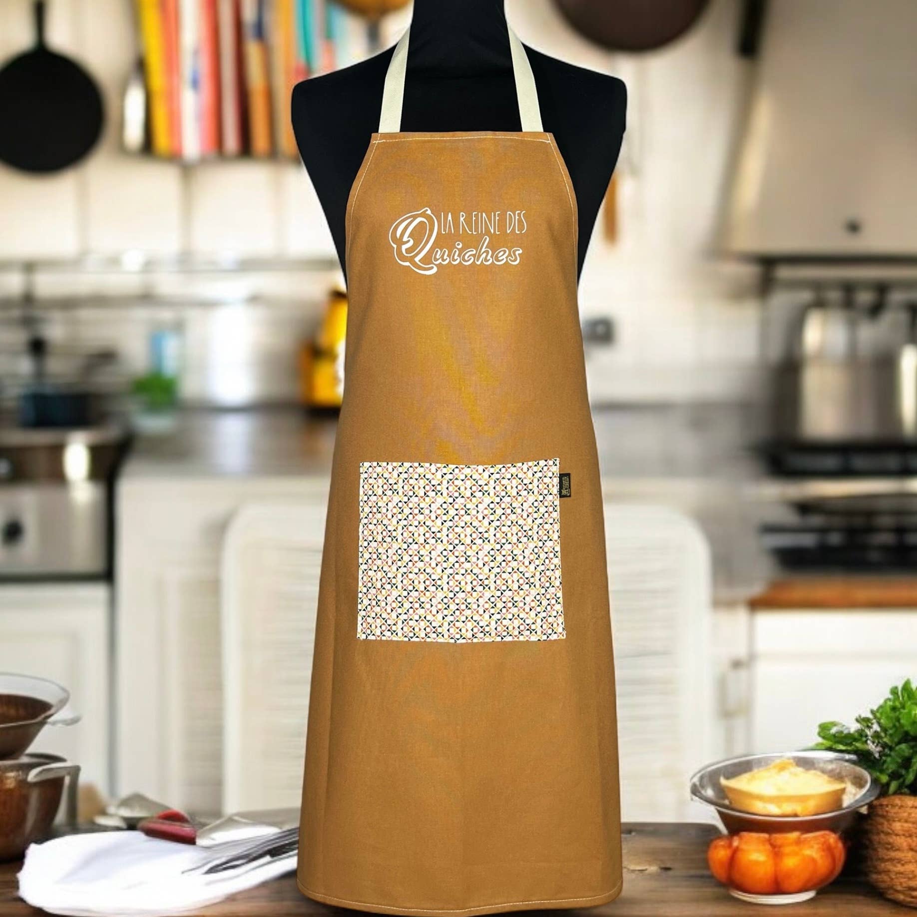 Emmanuel Création - Wholesale Apron - Apron, "The Queen of Quiches" camel0