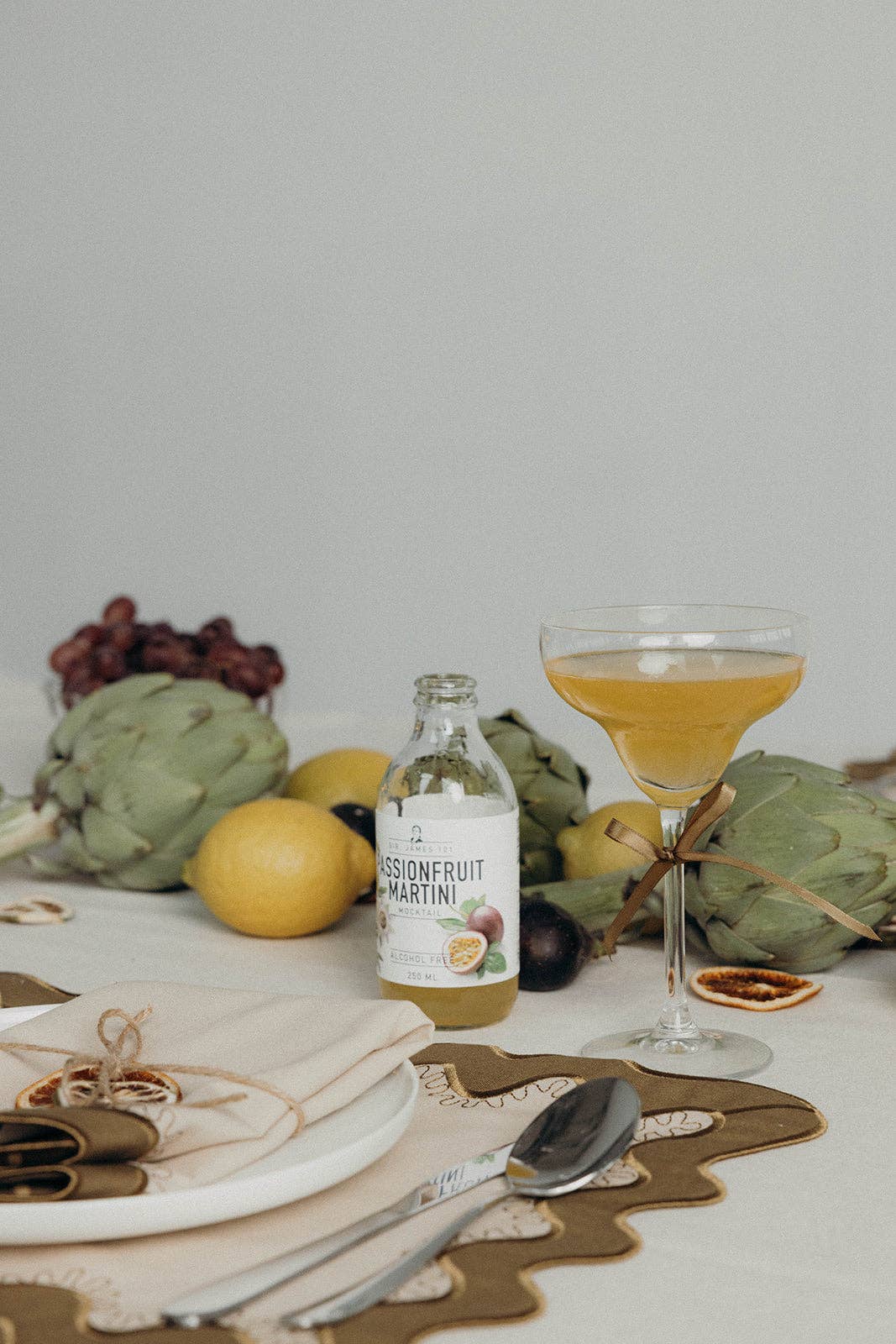 Vivé - Wholesale Placemat - Gisèle Scallop Placemat with embroidered detail9