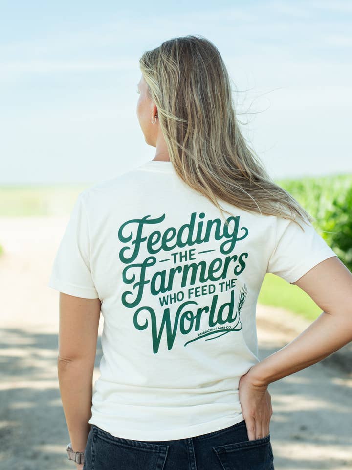 Westernes "Farm Wife Field Delivery" Grafik-T-Shirt - beidseitig für den Großhandel von American Farm Company