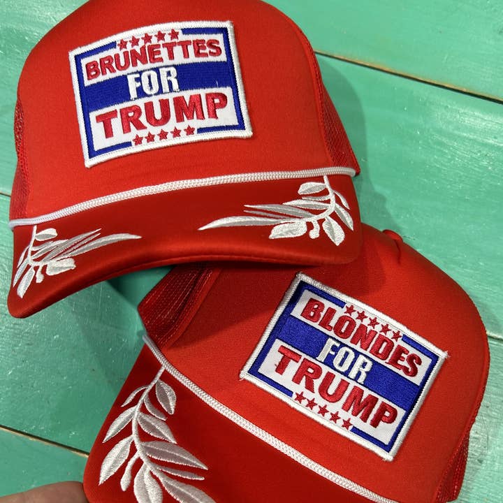 Vibes Hat Company - Wholesale Truckerpet - Uniseks - Rode truckerhoeden van Captain Trump | Blondjes of brunettes | MAGA