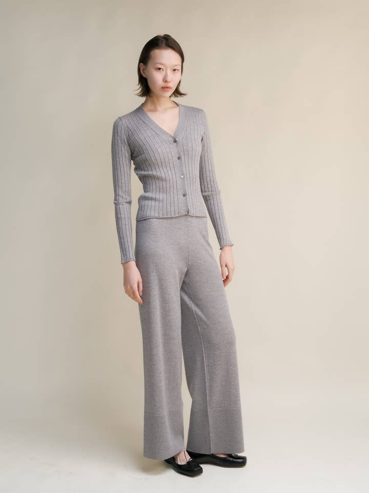 Lèmme - Wholesale Cardigan - Women's - Extra Fine Merino Wool V Neck Cardigan7