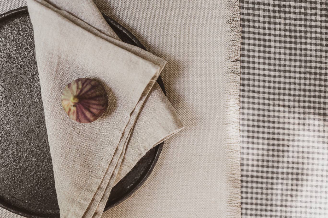 Epic Linen – wholesale Bordstablett – Tunga linneservetter med fransar3