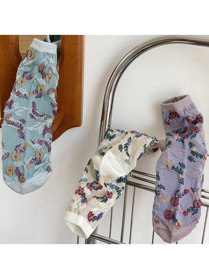 Funkyrel® Atzbranding Limited - Wholesale Socks - Women's - Rufia - Simple Flower Mid-Calf Socks - Chic & Sweet6