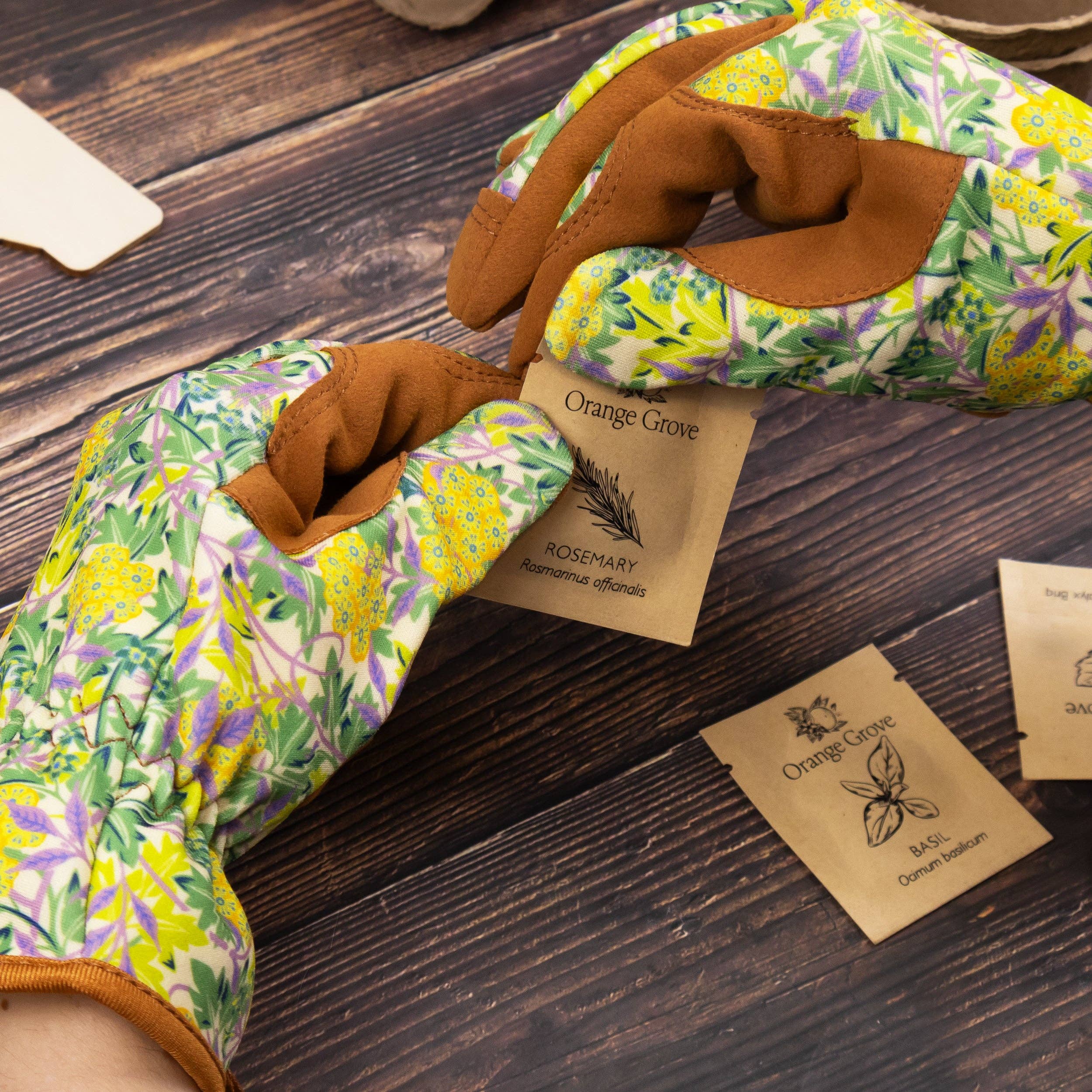 Robert Frederick Ltd – wholesale Garden gloves – Orange Grove Gardening Gloves - Women's One Size – William Morris Jasmine Design1