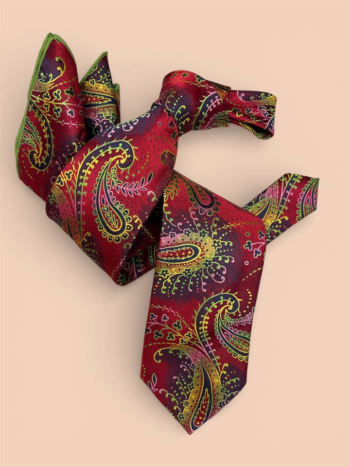 DMITRY Ensemble Cravate et Pochette en Soie Italienne Rouge à Motifs pour Homme 7-Plis (Édition Limitée) pour la vente par DMITRY Ties