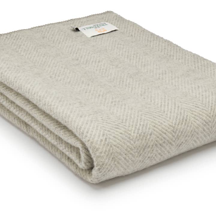Tweedmill Textiles - Wholesale Throw Blanket - Fishbone Blanket Stitch Throw1