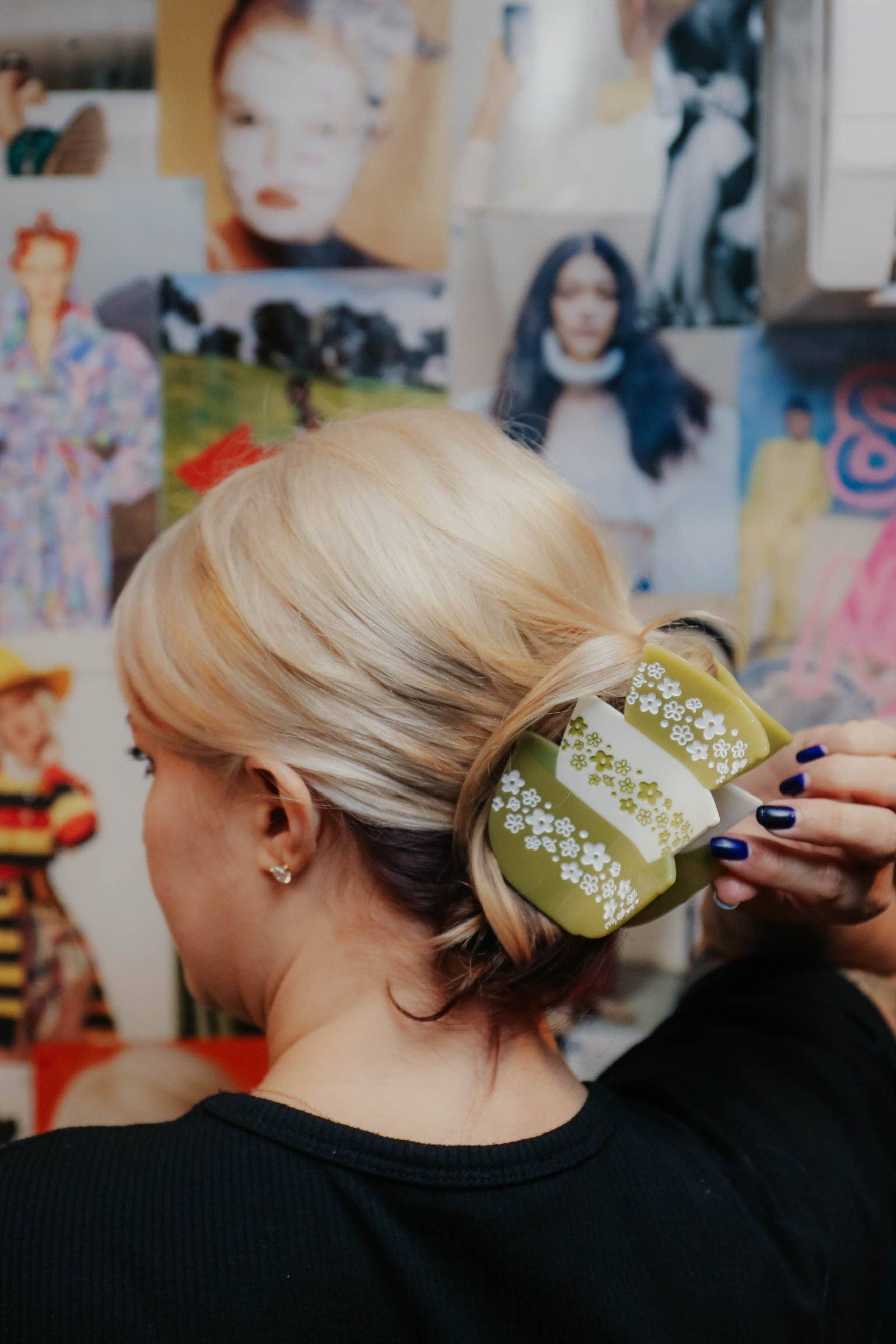 The Peach Fuzz - Wholesale Hair Accessories Set - Women's - Retro Bowls Hair Claw3