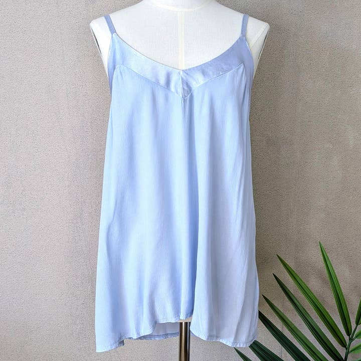 Top de tirantes de viscosa con detalle de borde satinado (S-M) para venta al por mayor de Tempest Designs