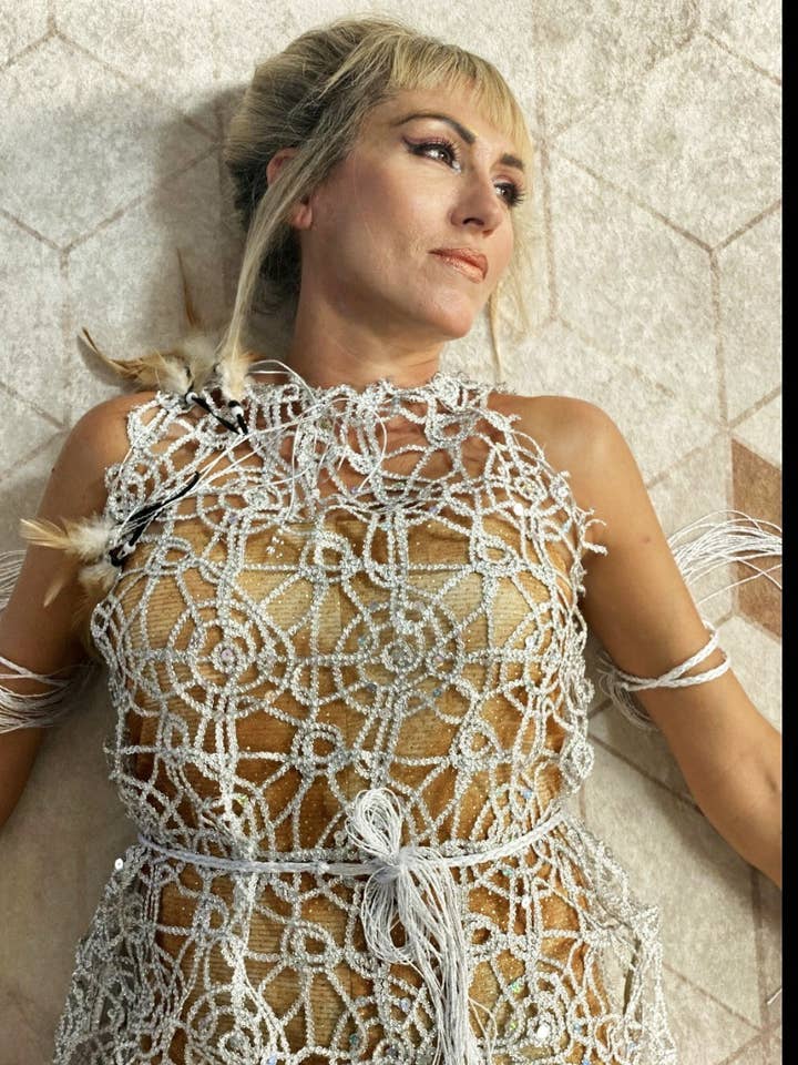 Sølv metallisk mesh kjole og bolero for engroshandel hos Dee Izmail