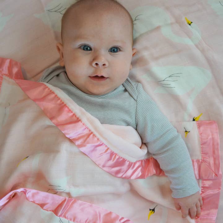 Manta Triple Capa con Cisnes y Borde de Satén o Algodón para venta al por mayor de Bambino Land