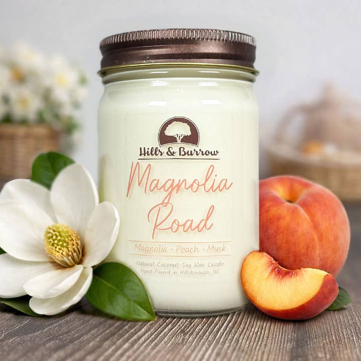 Magnolia Road – Blød Magnolia & Moden Fersken Duftlys for engroshandel hos Hills & Burrow