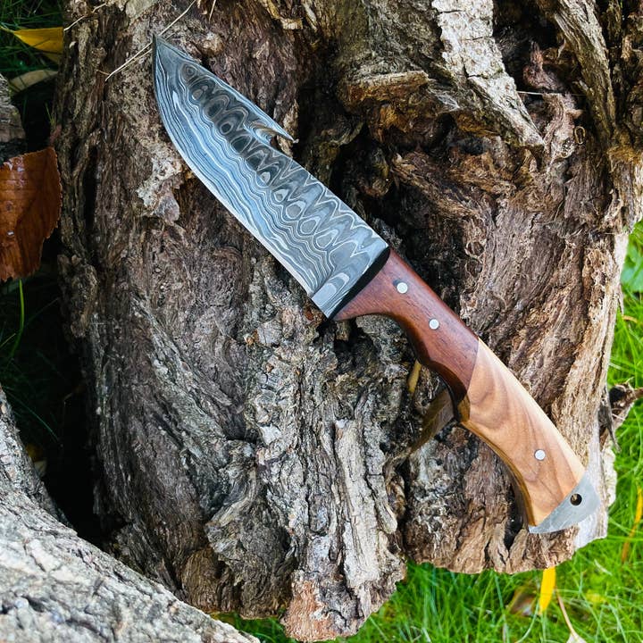 Titan International - Wholesale Pocket Knife/Holder - Damascus Steel Guthook Skinning Knife TK-0561