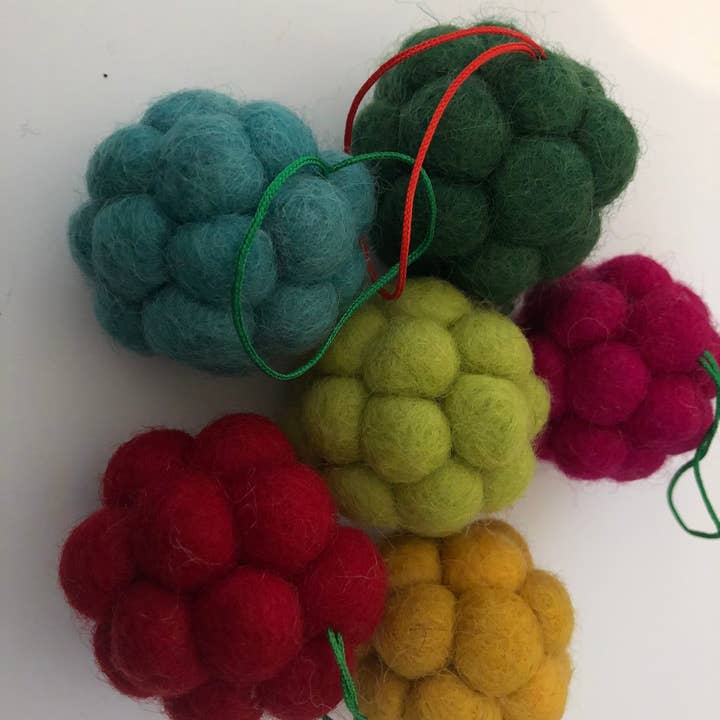 Funky Yak Ltd - Venta al por mayor Conjuntos de adornos - 6 Decoraciones/Adornos de Pompones7