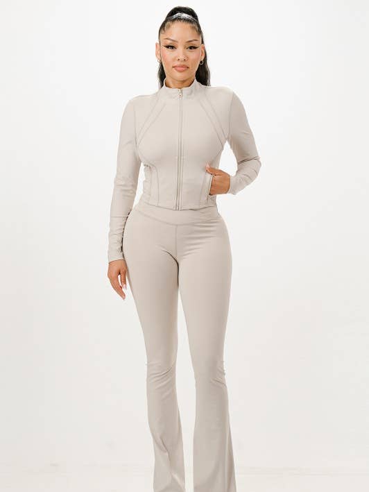 A22025- Ensemble Veste Active et Pantalon Évasé (Copie) pour la vente par April Moon