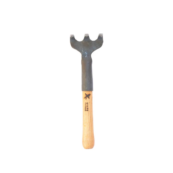 Ameico UK Ltd - Wholesale Garden Tool - Master Shin's Anvil - Gardening #70 Hand Cultivator 3-Tine