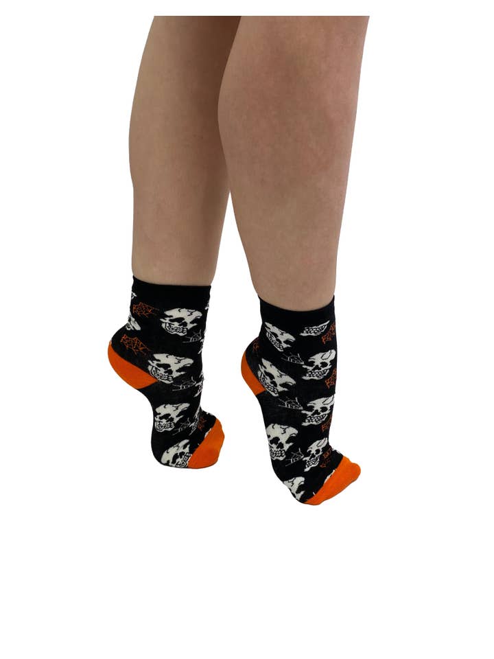 Preto/laranja/branco Meias de tornozelo crânios e teias para venda a revendedores na Faire1