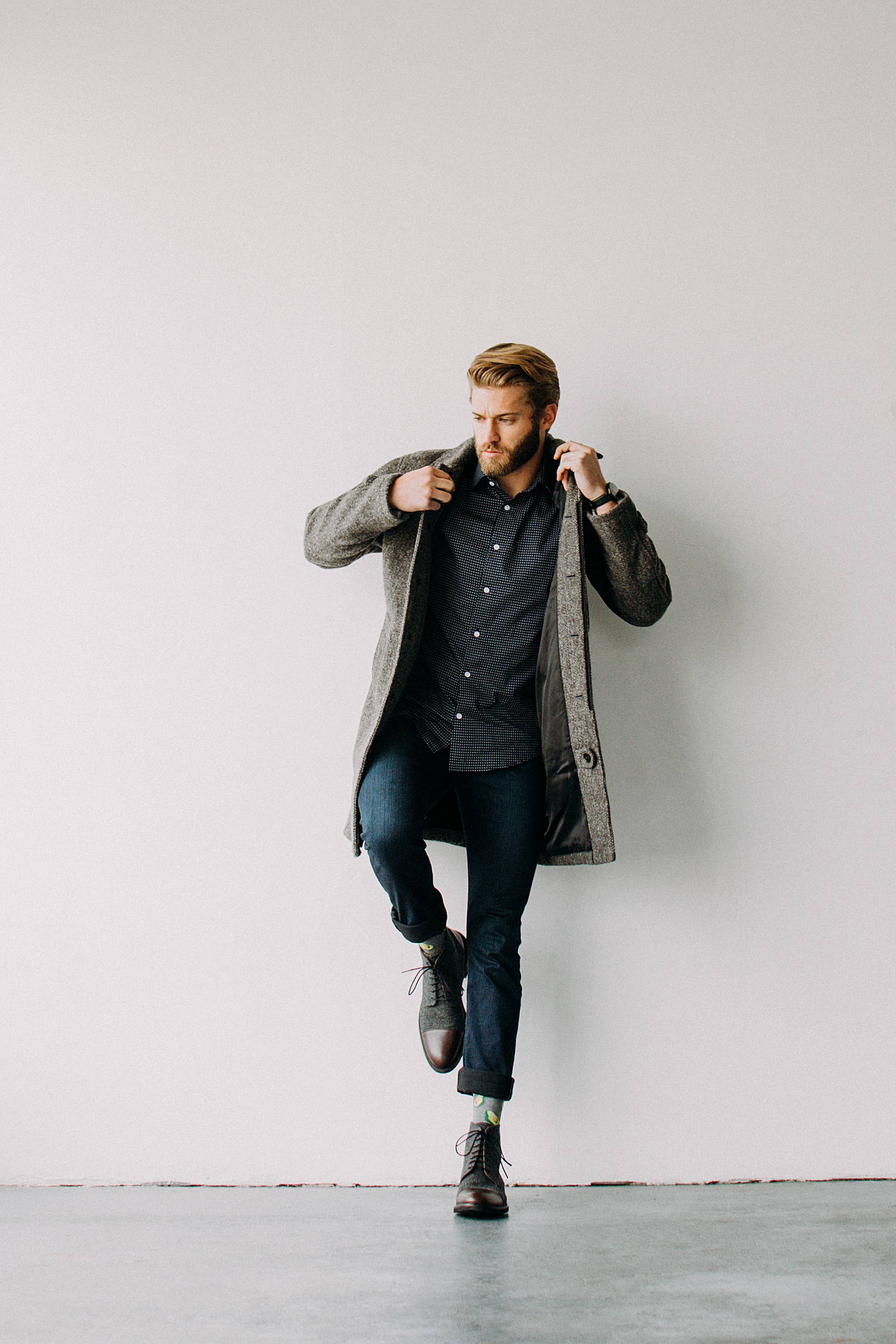 Alynn - Wholesale Shirt - Men's - Finn Untuckable Classic Fit Dress Shirt by Alynn 5