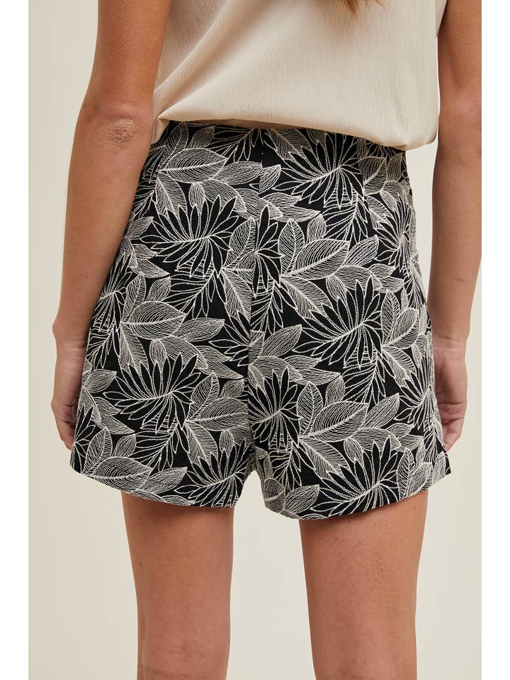 BLACK CREAM FOLIAGE JACQUARD SKORT / WL25-10088 for wholesale on Faire