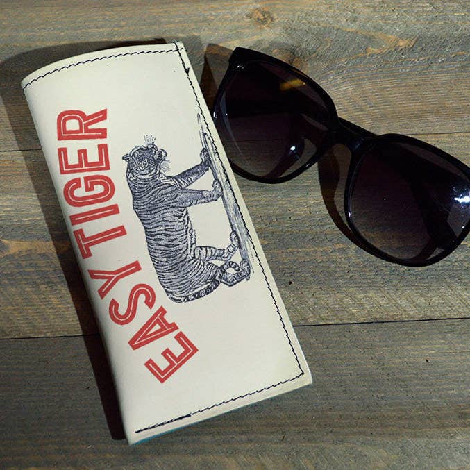 Easy Tiger - Bedrukte leren brillenkoker voor wholesale door backerton
