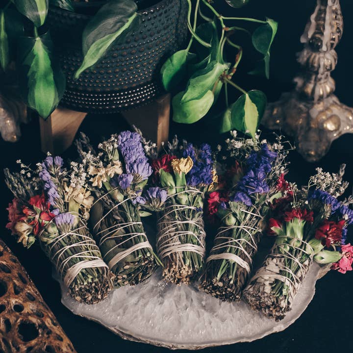 Ensembles floraux - Baguettes nettoyantes fumée - Sans sauge blanche pour la vente par Yolia Botanica